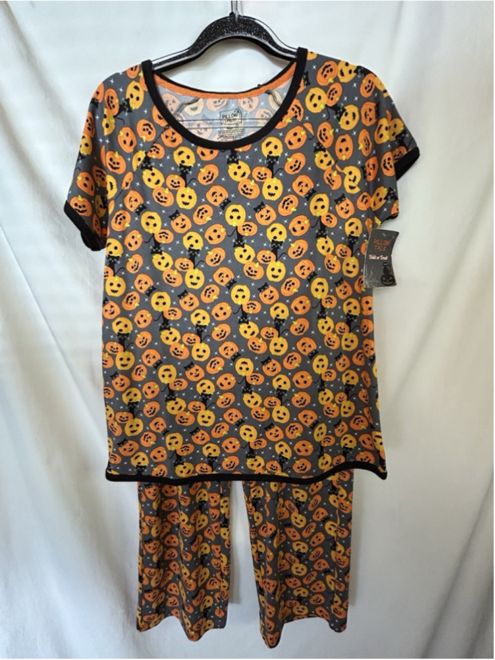 Pillow Talk Halloween Pumpkins & Black cats Pajama Set size Medium Soft NWT